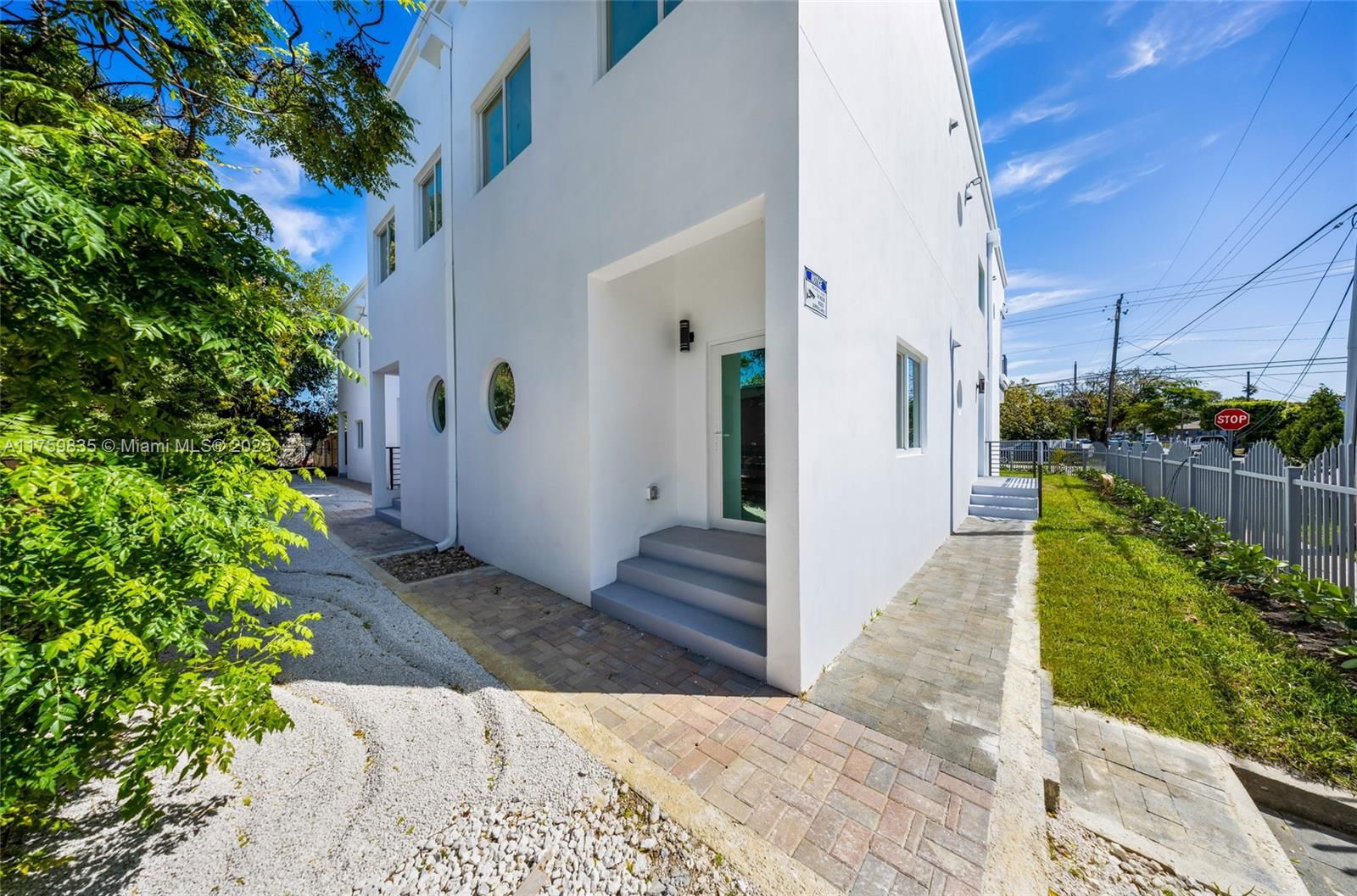 Real estate property located at 3300 19th Ave, Miami-dade, Holleman Manor Addn, Miami, FL