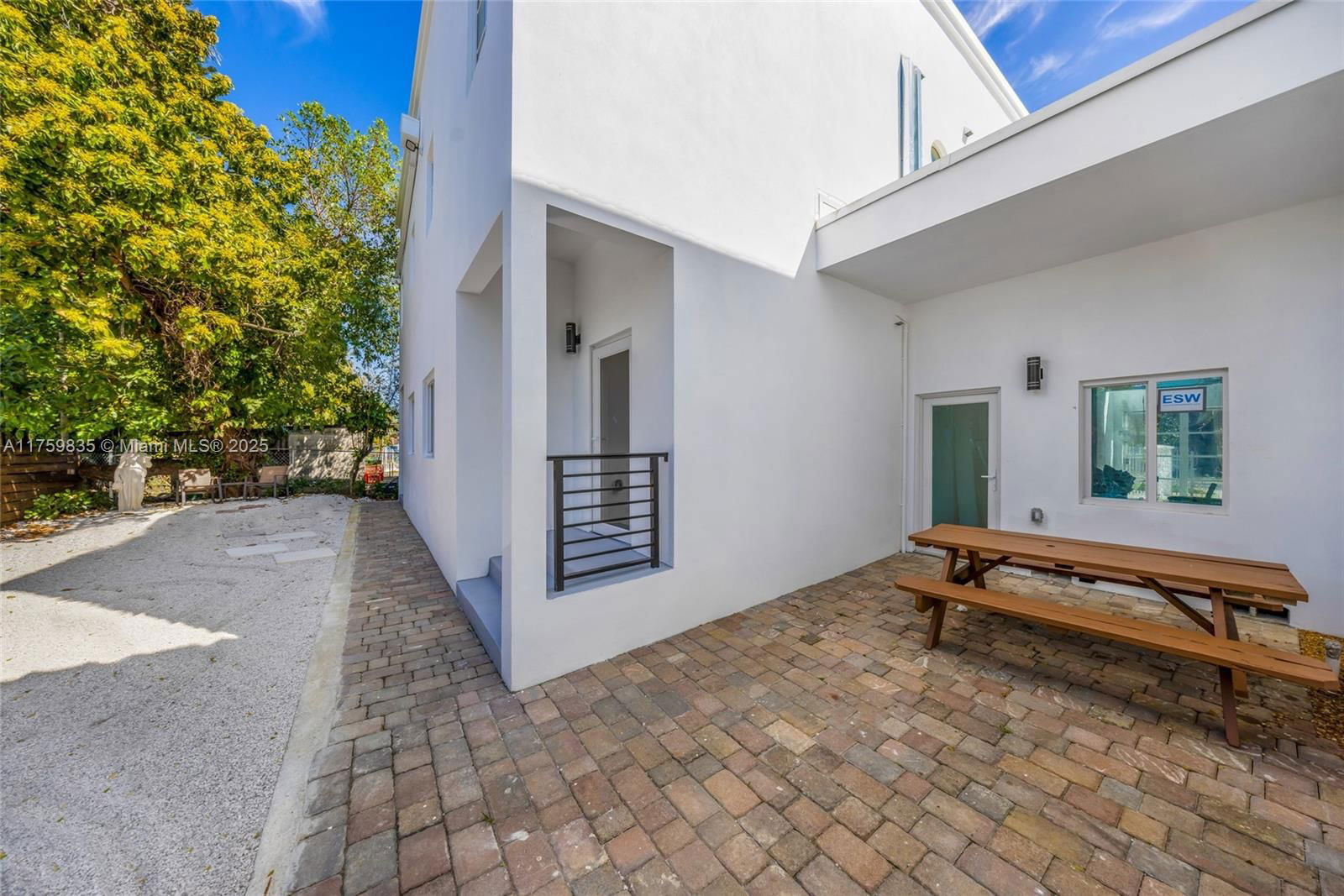 Real estate property located at 3300 19th Ave, Miami-dade, Holleman Manor Addn, Miami, FL