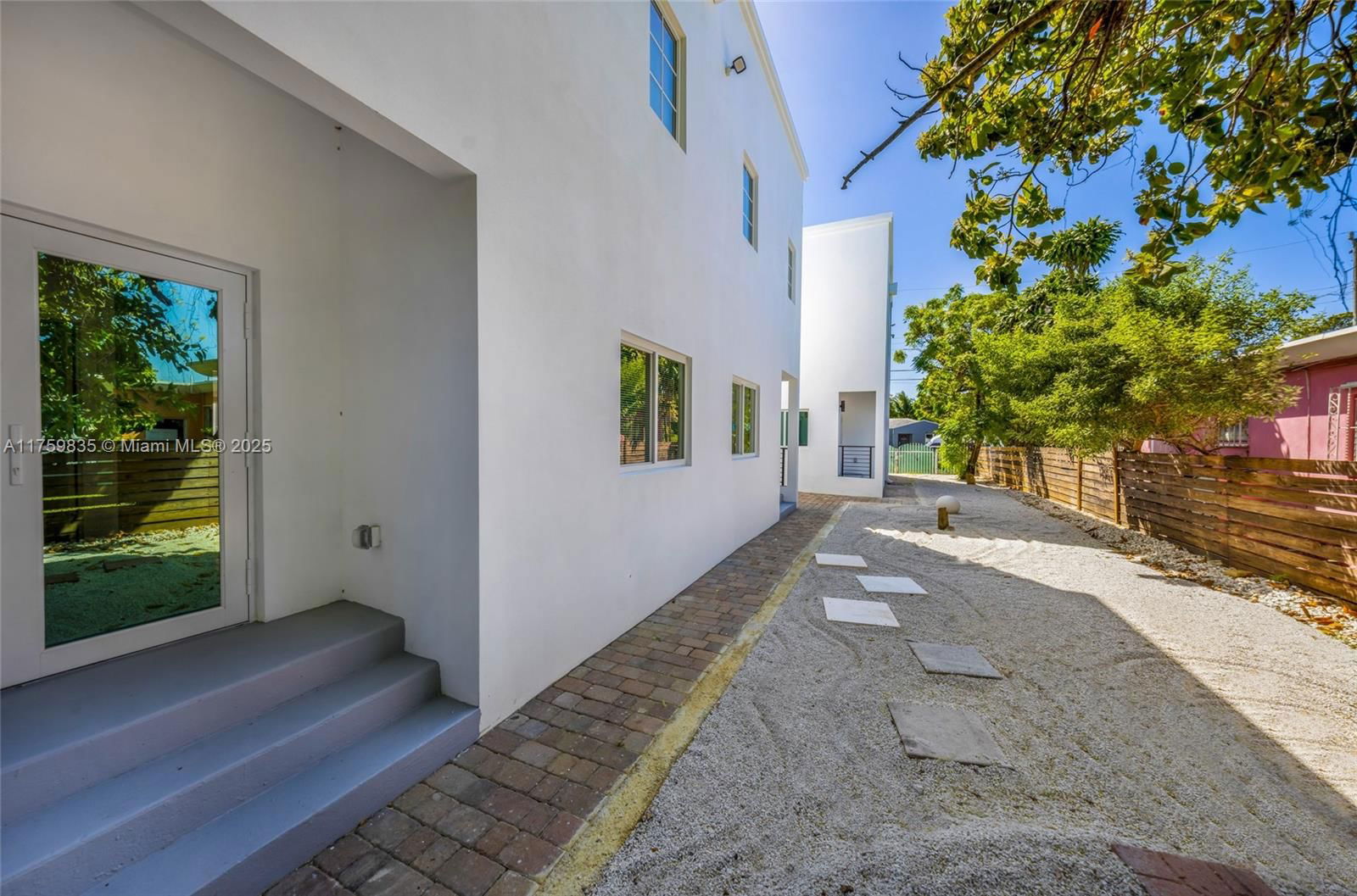 Real estate property located at 3300 19th Ave, Miami-dade, Holleman Manor Addn, Miami, FL