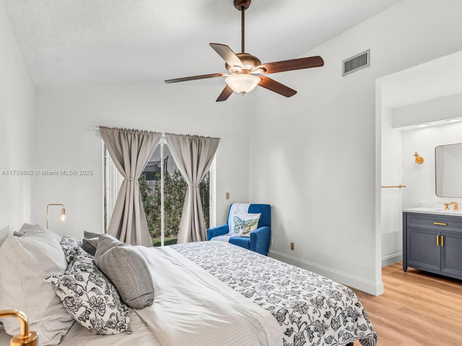 Real estate property located at 1363 Seagrape Cir, Broward, Country Isles Garden Home, Weston, FL