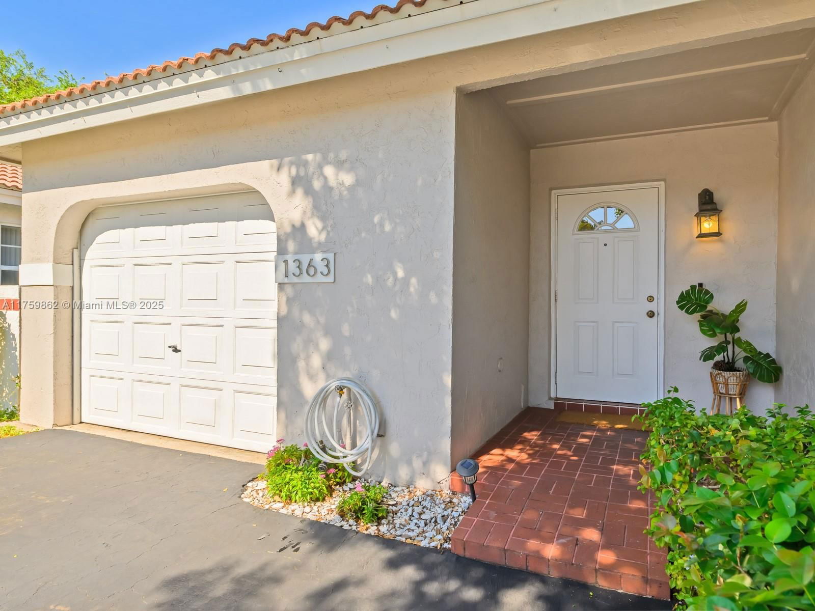 Real estate property located at 1363 Seagrape Cir, Broward, Country Isles Garden Home, Weston, FL