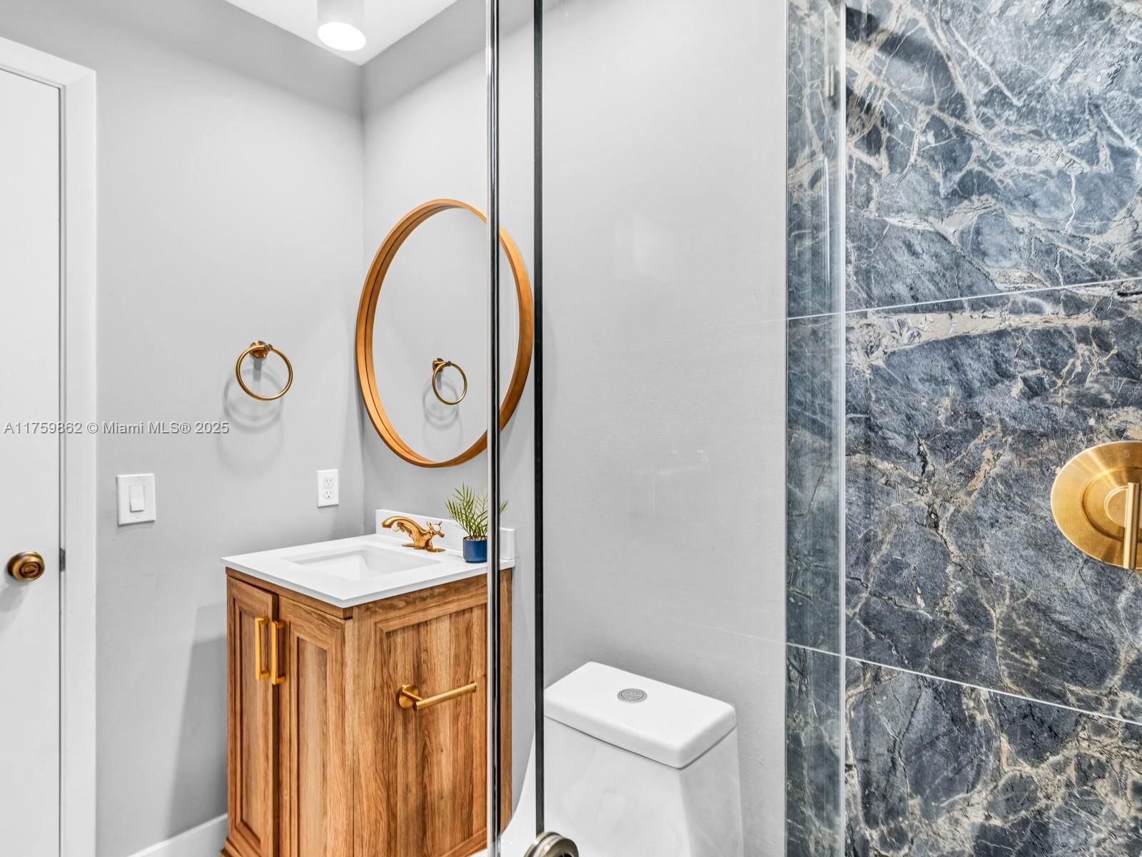Real estate property located at 1363 Seagrape Cir, Broward, Country Isles Garden Home, Weston, FL