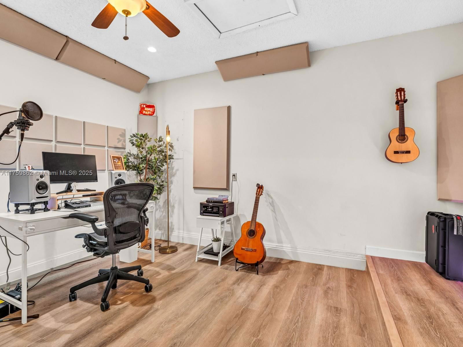 Real estate property located at 1363 Seagrape Cir, Broward, Country Isles Garden Home, Weston, FL