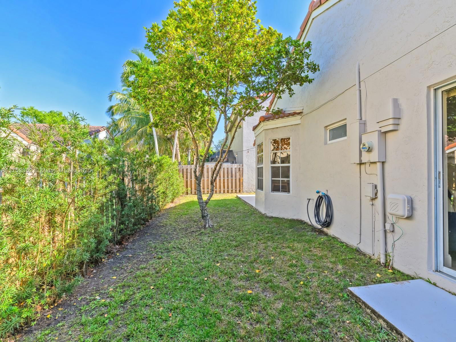 Real estate property located at 1363 Seagrape Cir, Broward, Country Isles Garden Home, Weston, FL