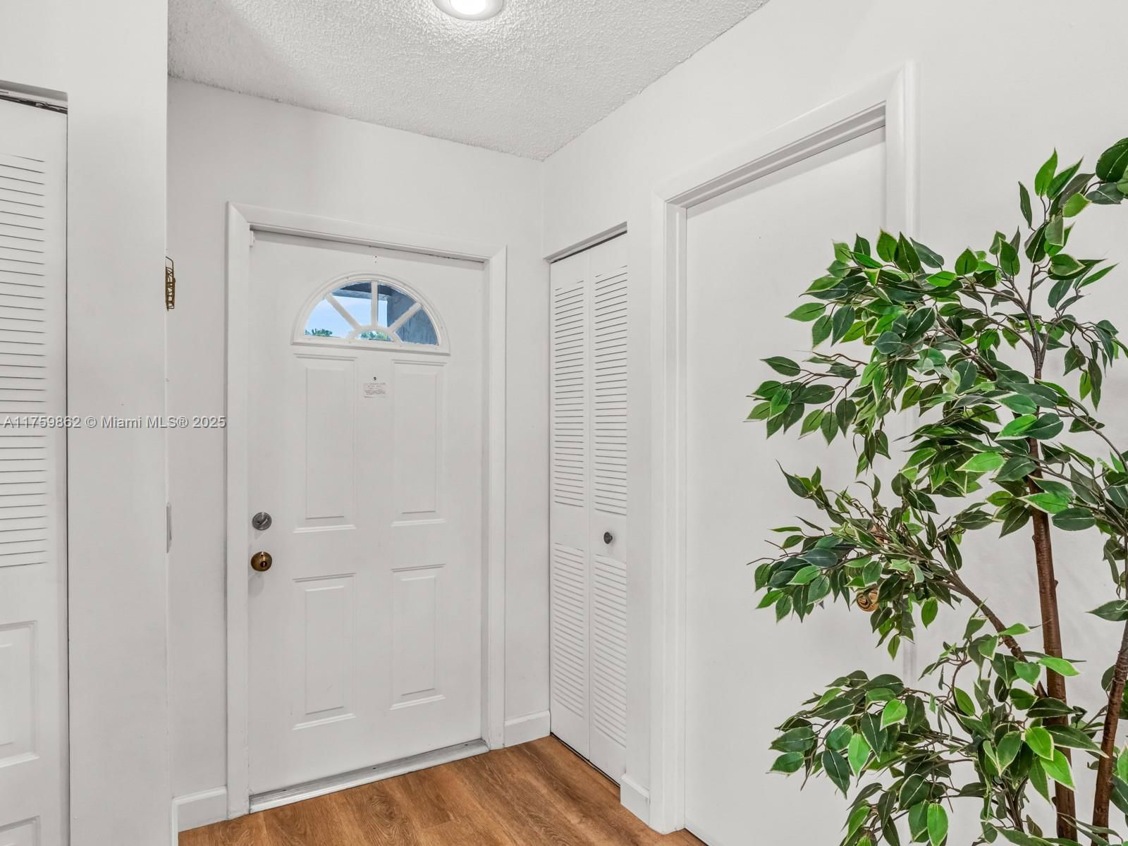 Real estate property located at 1363 Seagrape Cir, Broward, Country Isles Garden Home, Weston, FL