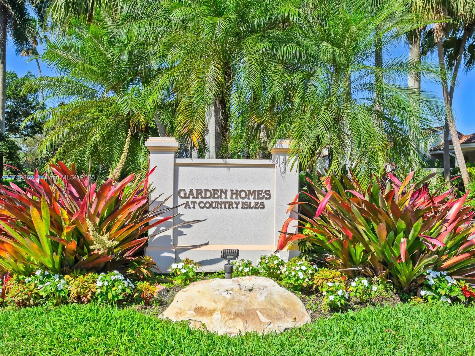 Real estate property located at 1363 Seagrape Cir, Broward, Country Isles Garden Home, Weston, FL