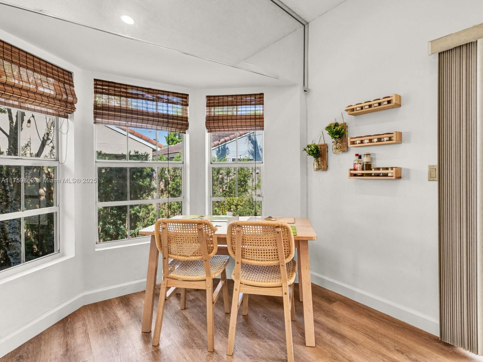 Real estate property located at 1363 Seagrape Cir, Broward, Country Isles Garden Home, Weston, FL