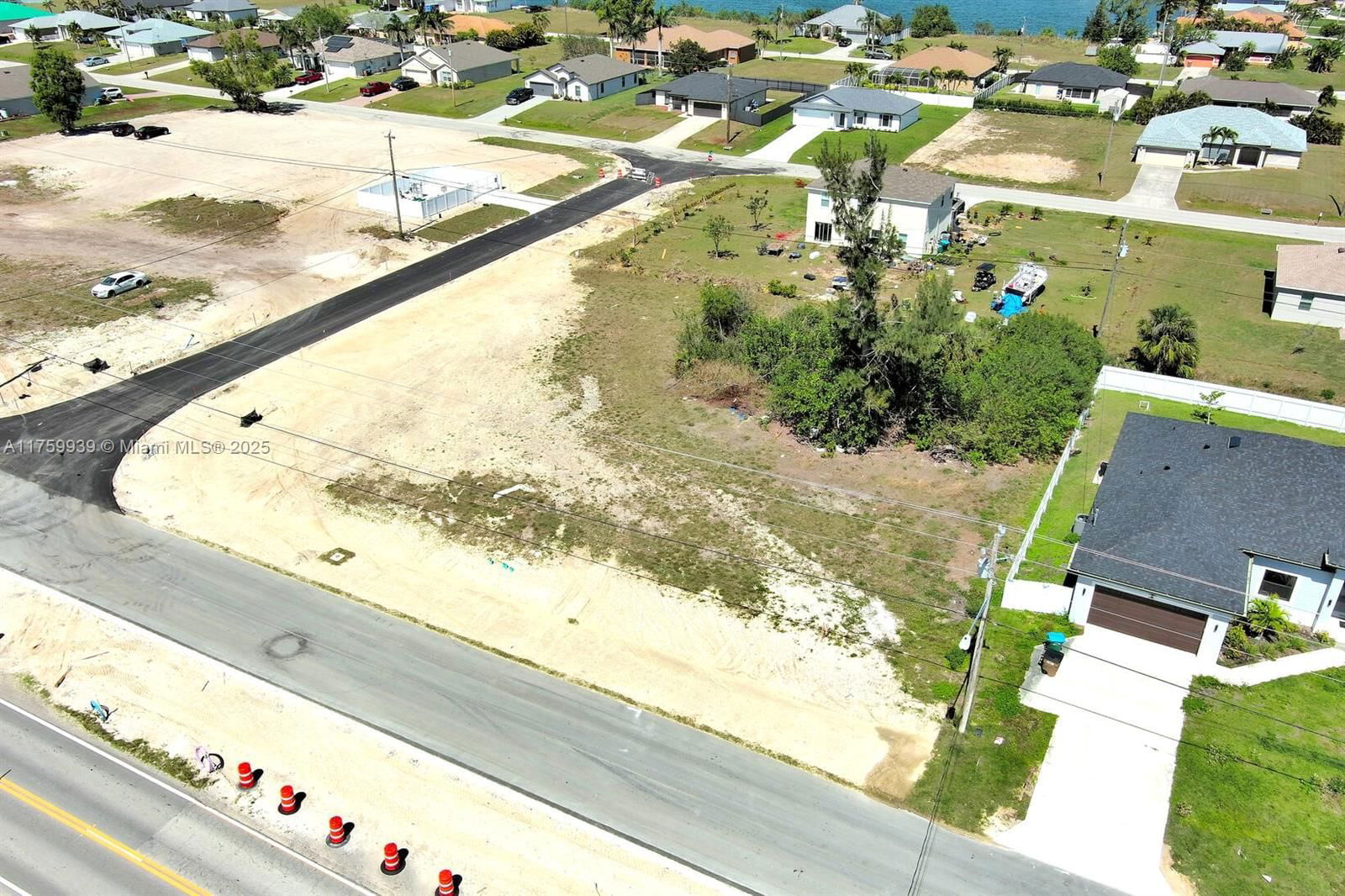 Real estate property located at 339 Diplomat Pkwy, Lee, Cape Coral, Cape Coral, FL