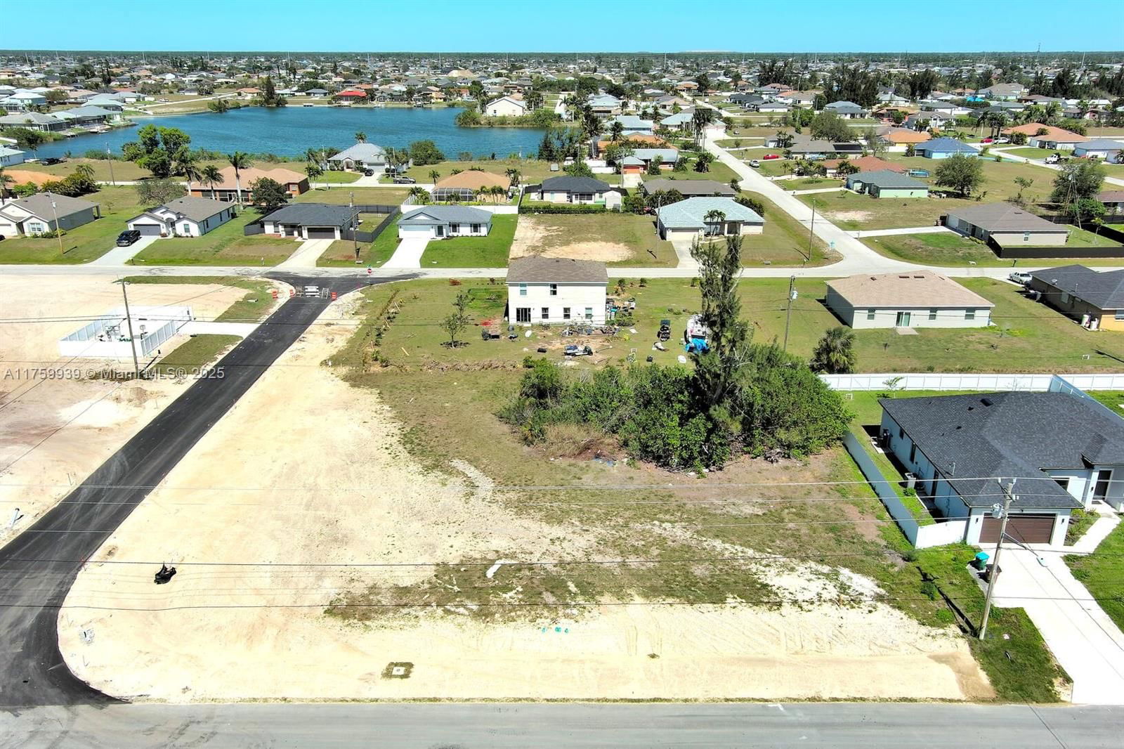 Real estate property located at 339 Diplomat Pkwy, Lee, Cape Coral, Cape Coral, FL