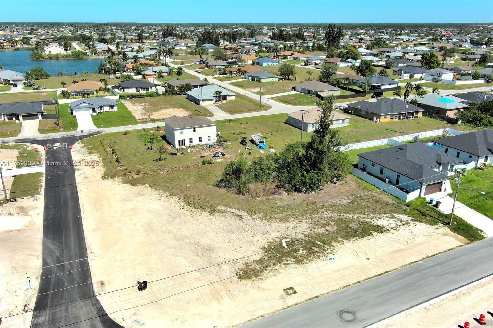 Real estate property located at 339 Diplomat Pkwy, Lee, Cape Coral, Cape Coral, FL