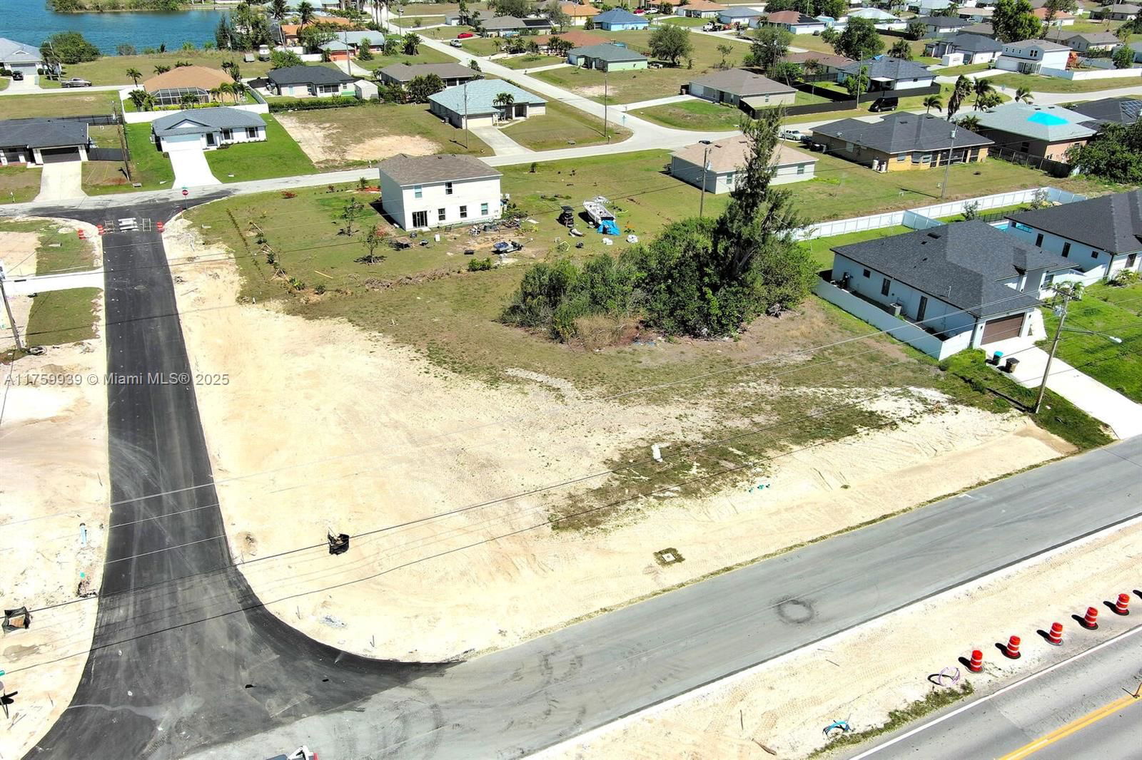 Real estate property located at 339 Diplomat Pkwy, Lee, Cape Coral, Cape Coral, FL