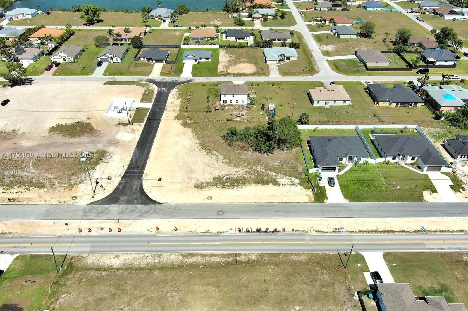 Real estate property located at 339 Diplomat Pkwy, Lee, Cape Coral, Cape Coral, FL