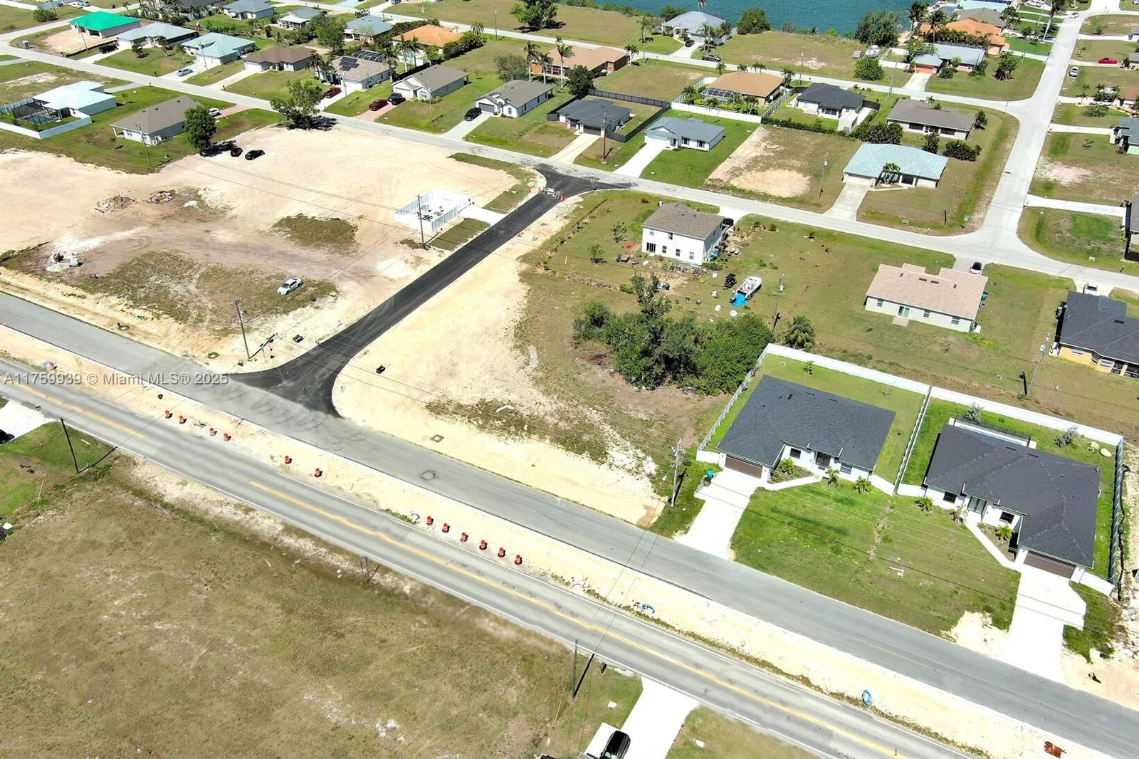 Real estate property located at 339 Diplomat Pkwy, Lee, Cape Coral, Cape Coral, FL