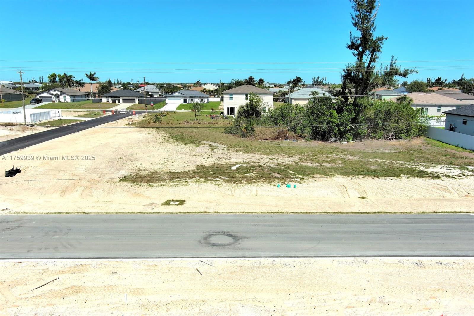 Real estate property located at 339 Diplomat Pkwy, Lee, Cape Coral, Cape Coral, FL