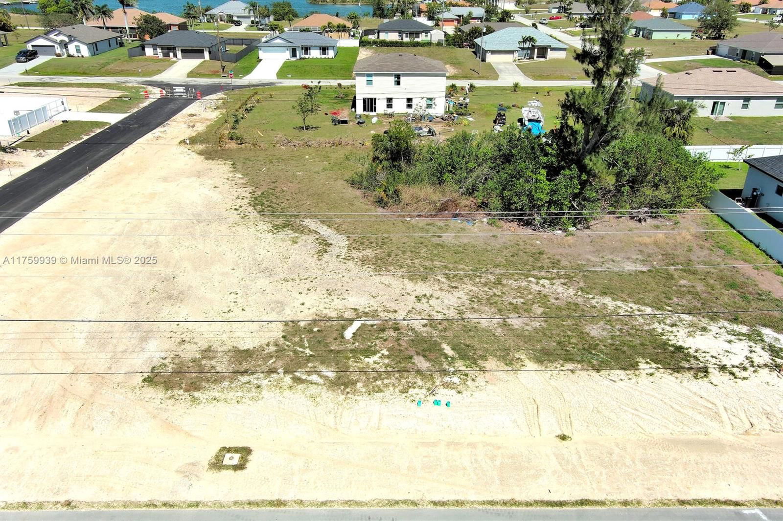 Real estate property located at 339 Diplomat Pkwy, Lee, Cape Coral, Cape Coral, FL