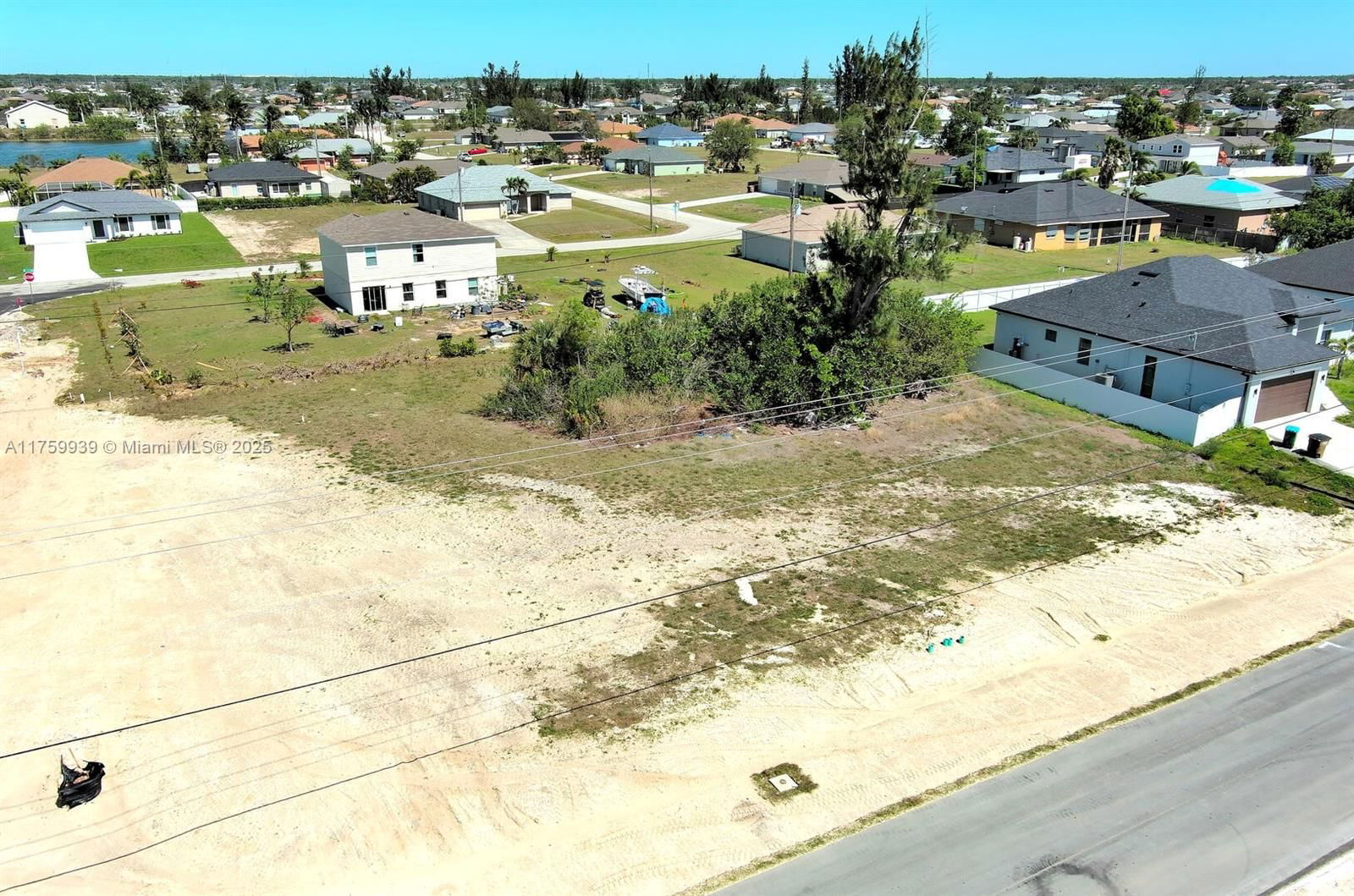 Real estate property located at 339 Diplomat Pkwy, Lee, Cape Coral, Cape Coral, FL