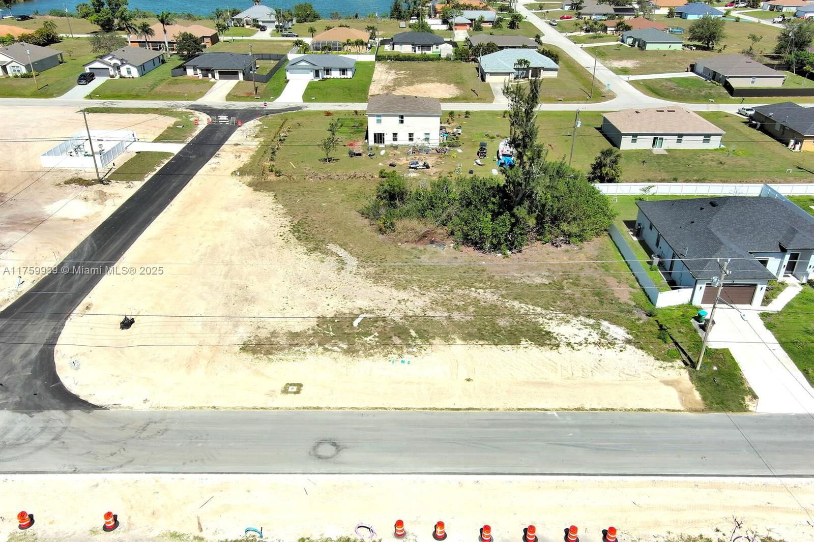 Real estate property located at 339 Diplomat Pkwy, Lee, Cape Coral, Cape Coral, FL