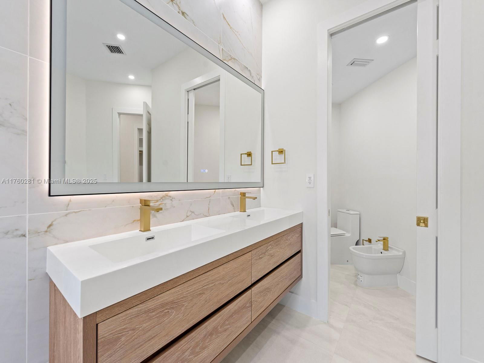 Real estate property located at 7226 146th St Cir, Miami-dade, Cutler Oaks, Palmetto Bay, FL