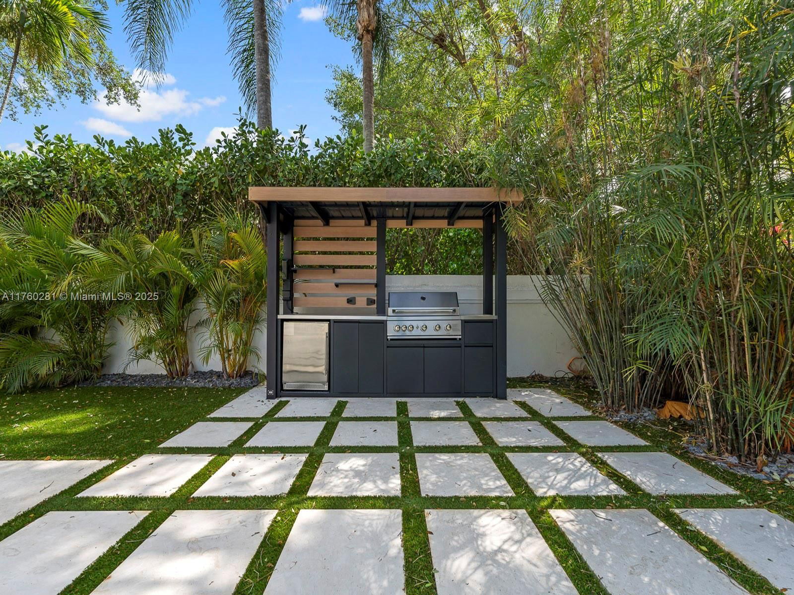 Real estate property located at 7226 146th St Cir, Miami-dade, Cutler Oaks, Palmetto Bay, FL