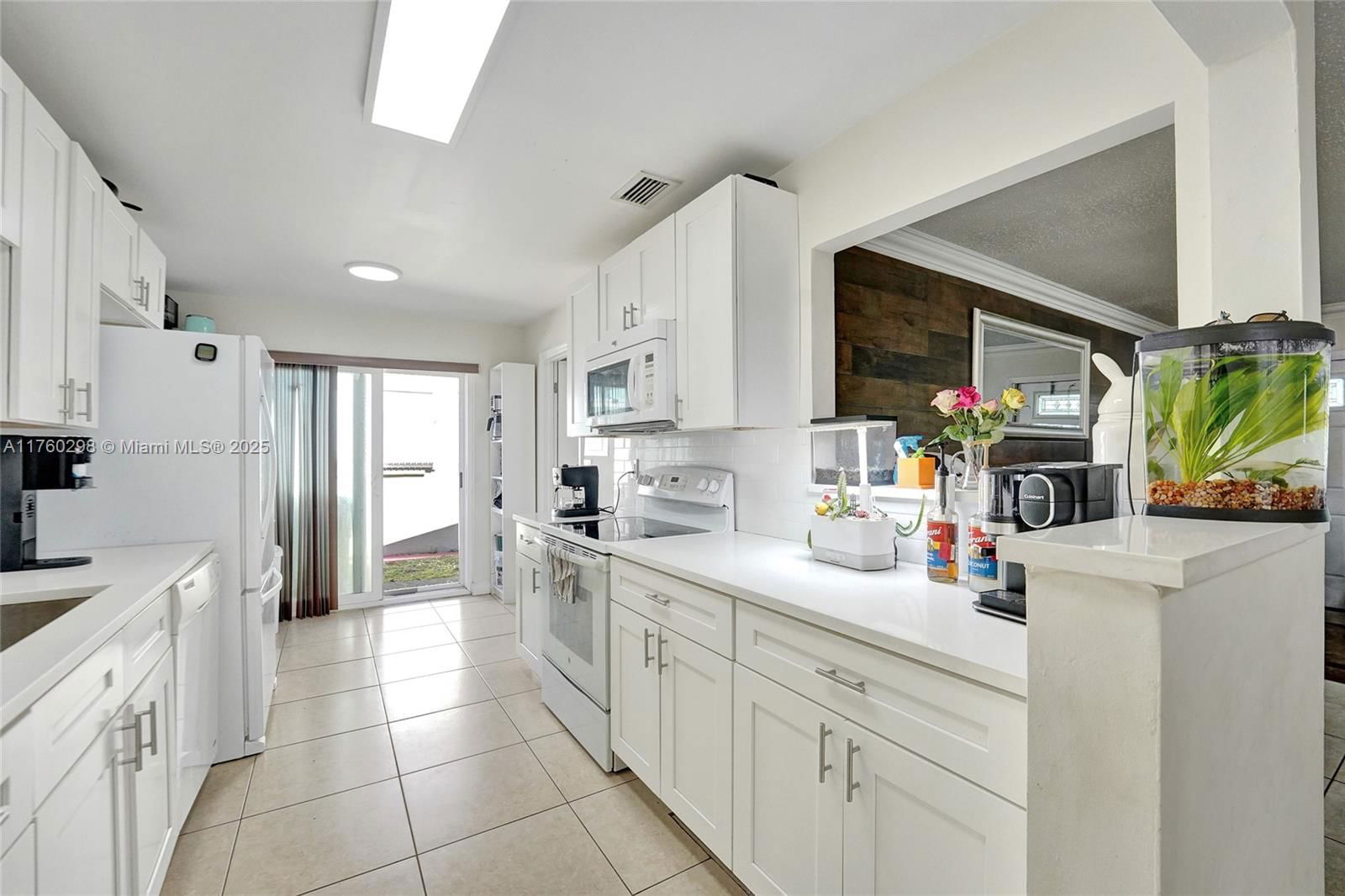 Real estate property located at 6003 68th Ter, Broward, Mainlands Of Tamarac Lake, Tamarac, FL