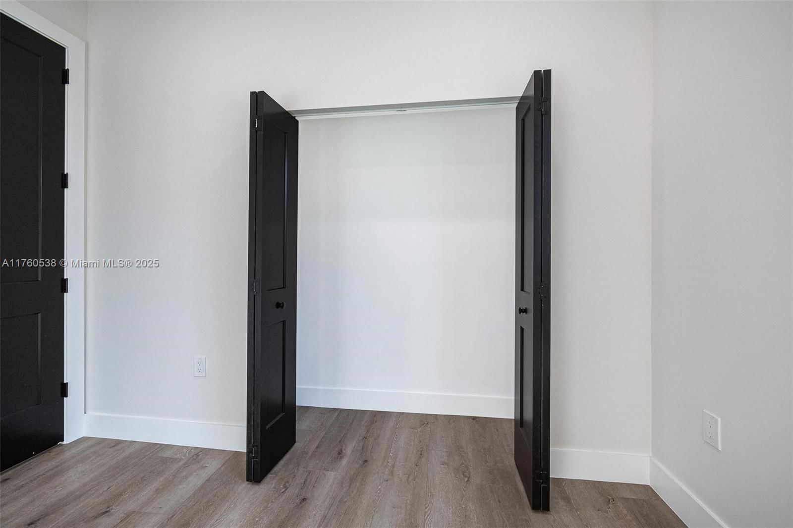 Real estate property located at 533 52nd St #533, Miami-dade, Railway Shops Addn 2nd Am, Miami, FL