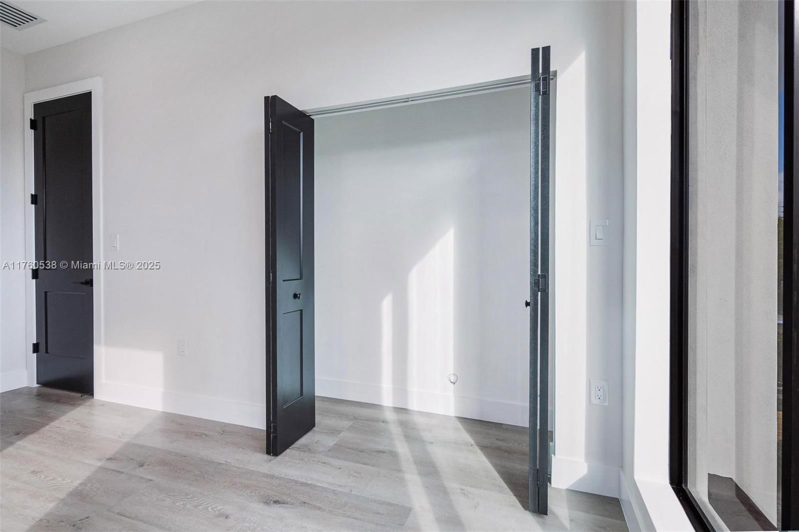 Real estate property located at 533 52nd St #533, Miami-dade, Railway Shops Addn 2nd Am, Miami, FL