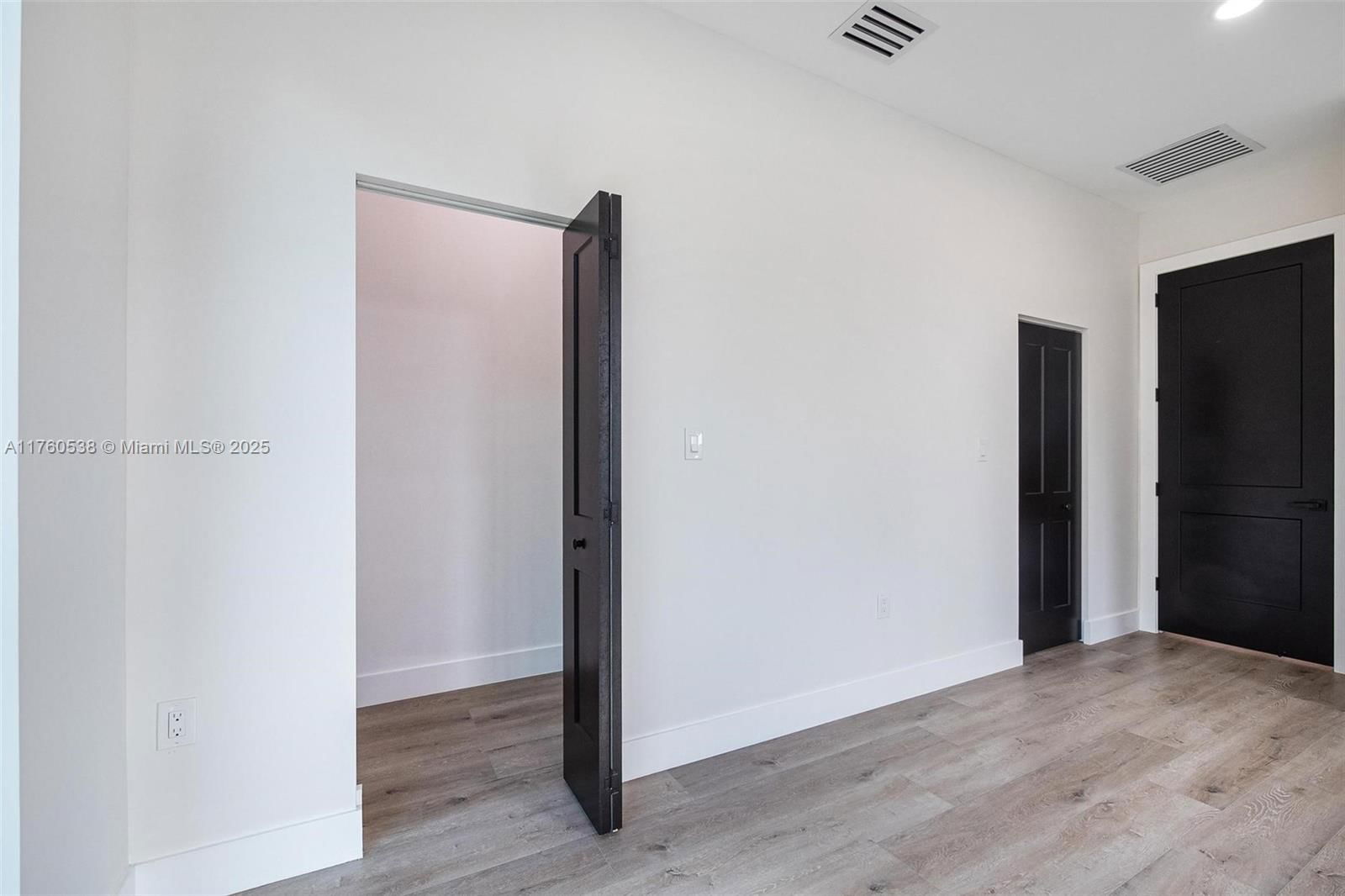 Real estate property located at 533 52nd St #533, Miami-dade, Railway Shops Addn 2nd Am, Miami, FL