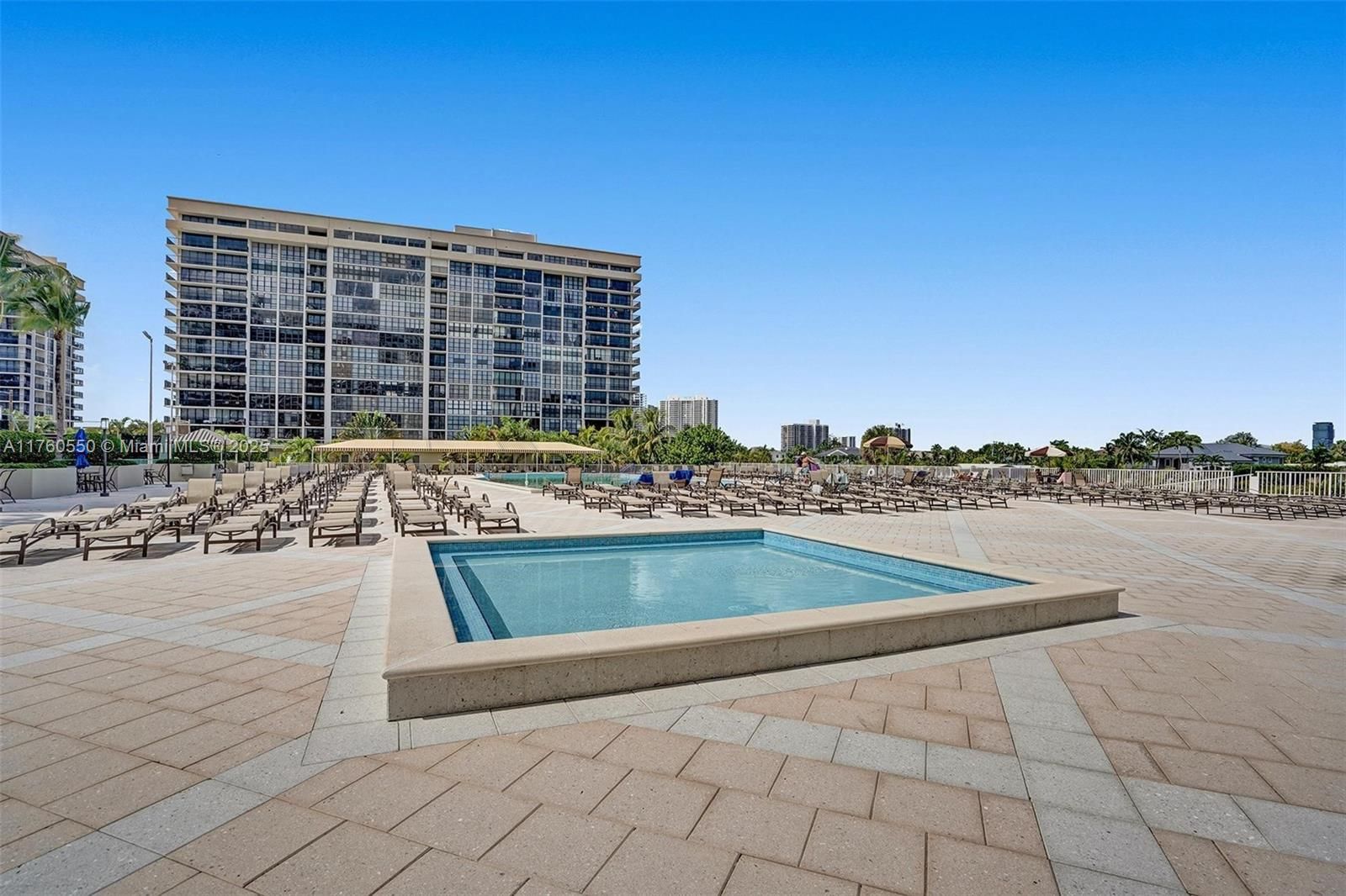 Real estate property located at 1965 Ocean Dr #18J, Broward, Hemispheres Condo, Hallandale Beach, FL