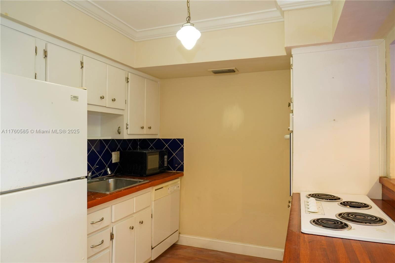 Real estate property located at 11855 19th Dr #47, Miami-dade, Sutton House Condo, North Miami, FL