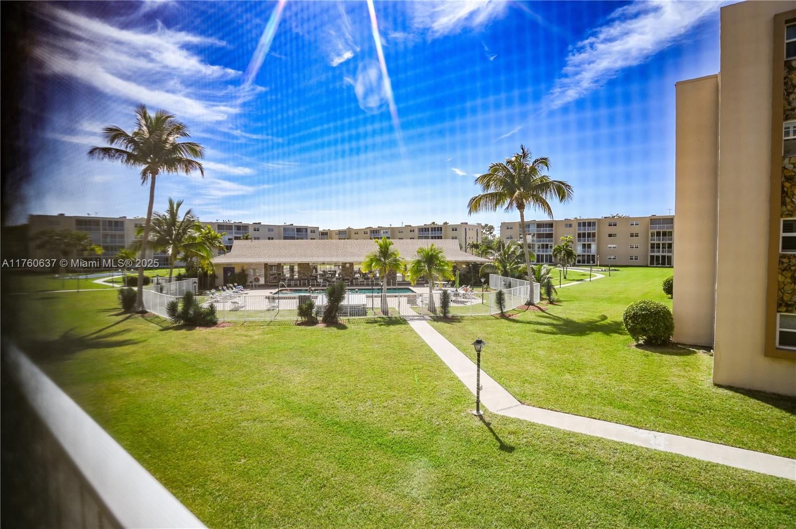 Real estate property located at 202 10th St #206, Broward, Meadowbrook Lakes Condo, Dania Beach, FL