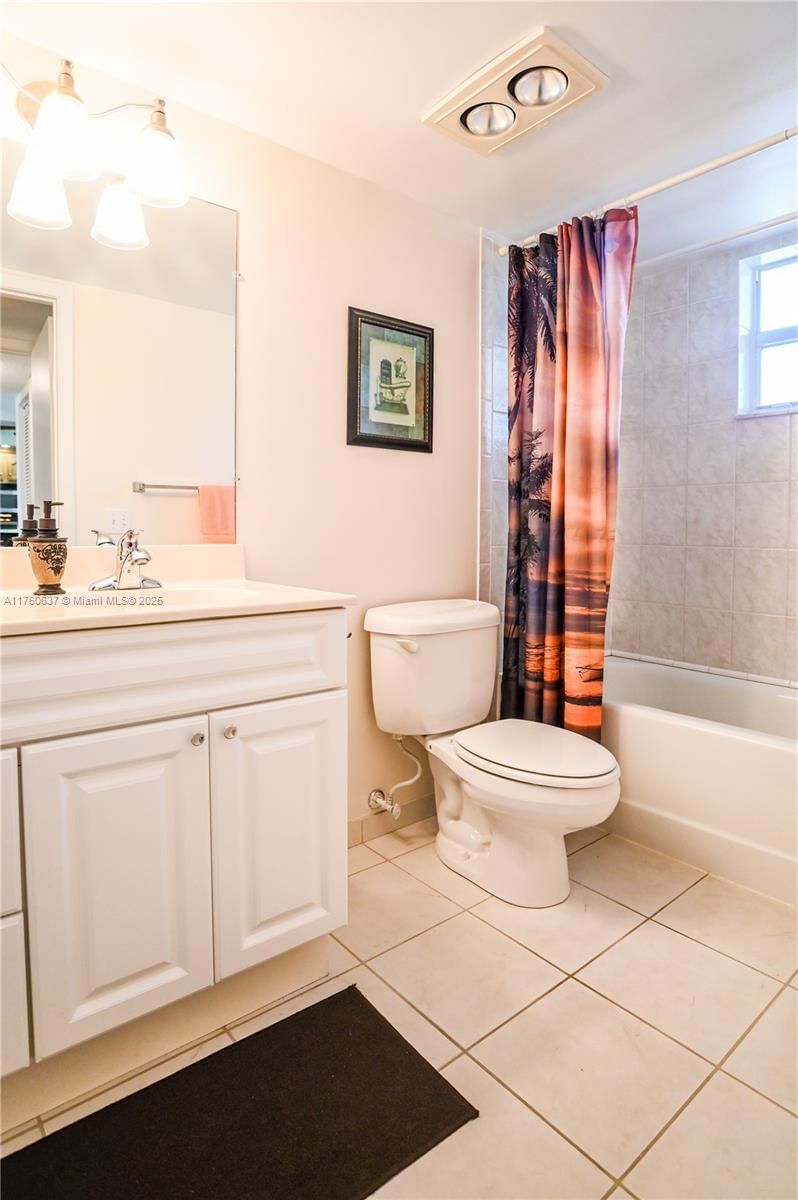 Real estate property located at 202 10th St #206, Broward, Meadowbrook Lakes Condo, Dania Beach, FL