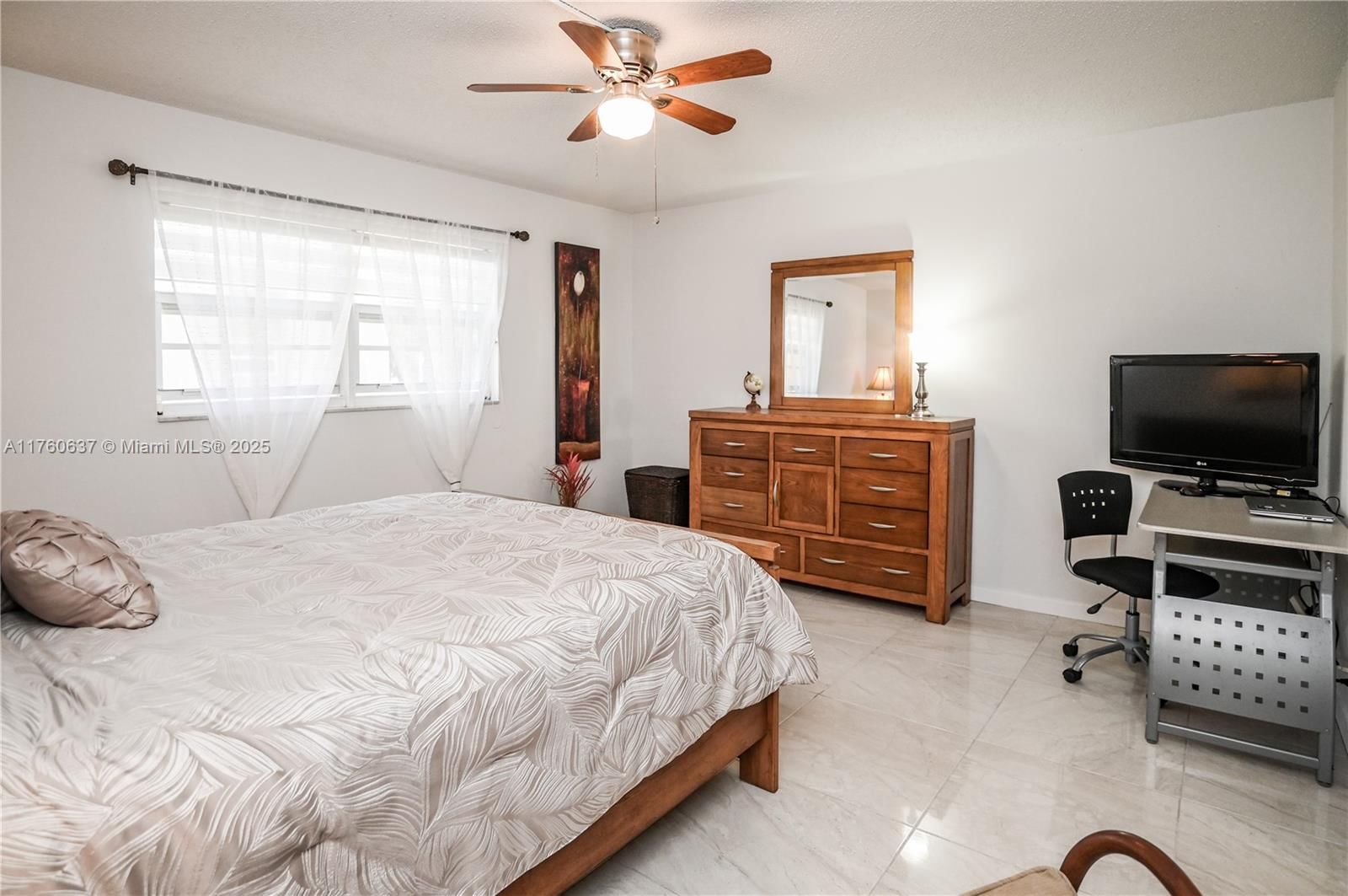 Real estate property located at 202 10th St #206, Broward, Meadowbrook Lakes Condo, Dania Beach, FL