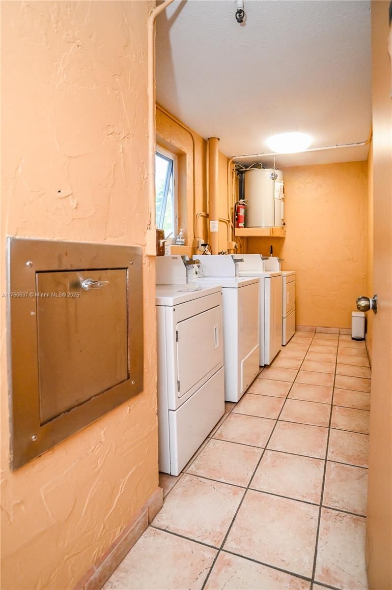 Real estate property located at 202 10th St #206, Broward, Meadowbrook Lakes Condo, Dania Beach, FL