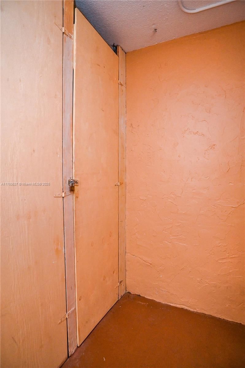 Real estate property located at 202 10th St #206, Broward, Meadowbrook Lakes Condo, Dania Beach, FL