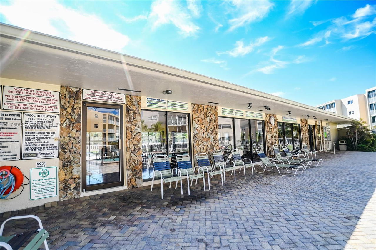 Real estate property located at 202 10th St #206, Broward, Meadowbrook Lakes Condo, Dania Beach, FL