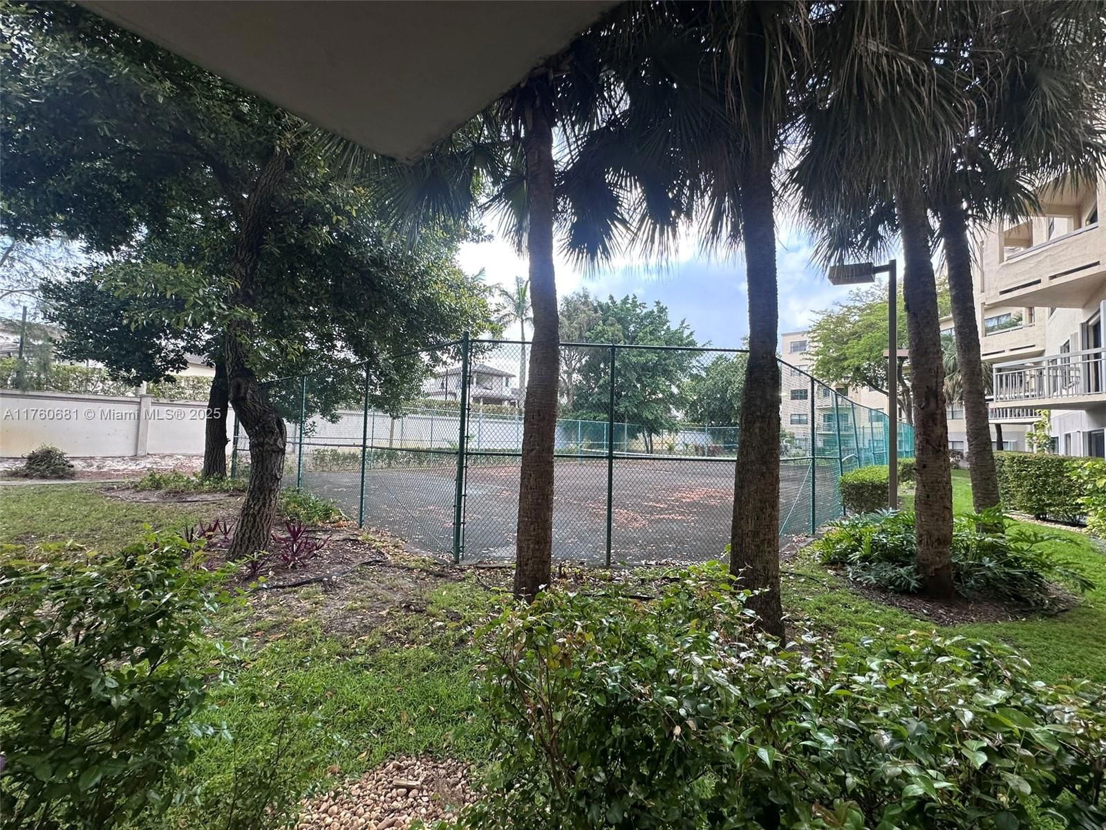 Real estate property located at 8290 Lake Dr #139, Miami-dade, Las Vistas At Doral Condo, Doral, FL