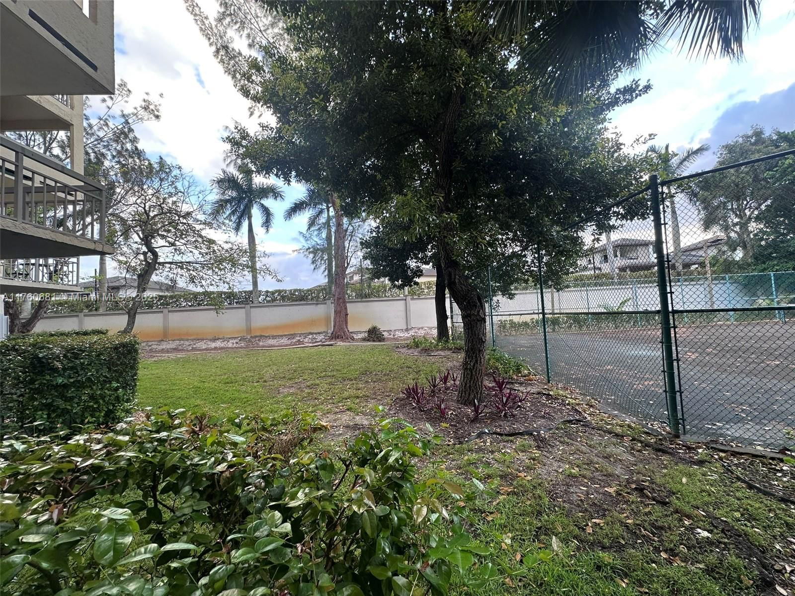Real estate property located at 8290 Lake Dr #139, Miami-dade, Las Vistas At Doral Condo, Doral, FL