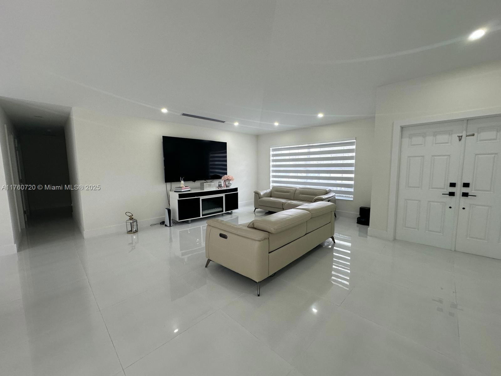 Real estate property located at 15690 153rd Ct, Miami-dade, Cassandra Estates, Miami, FL