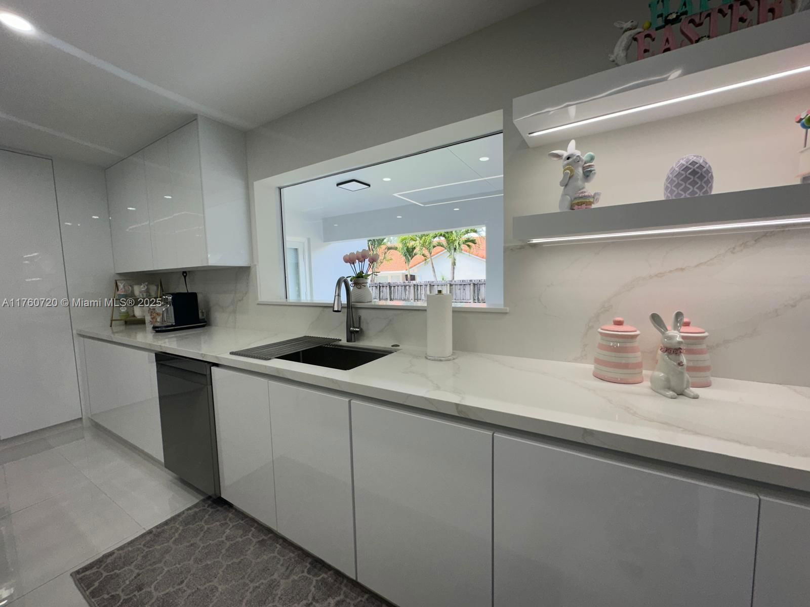 Real estate property located at 15690 153rd Ct, Miami-dade, Cassandra Estates, Miami, FL