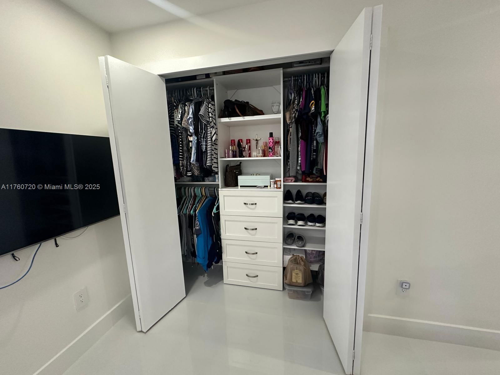 Real estate property located at 15690 153rd Ct, Miami-dade, Cassandra Estates, Miami, FL