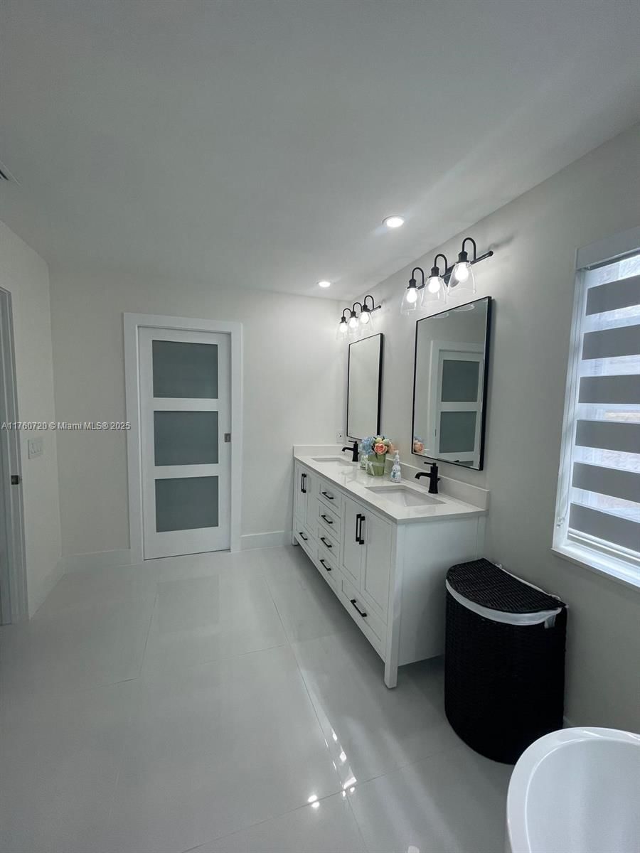 Real estate property located at 15690 153rd Ct, Miami-dade, Cassandra Estates, Miami, FL