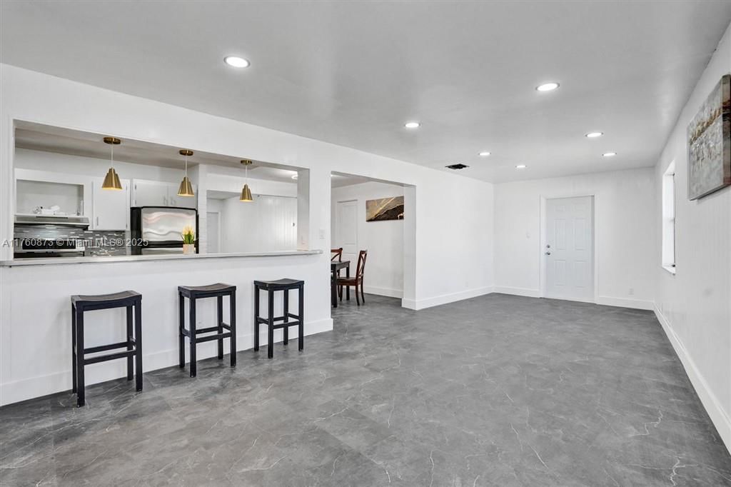 Real estate property located at 6761 Miramar Pkwy, Broward, Miramar Sec 3, Miramar, FL
