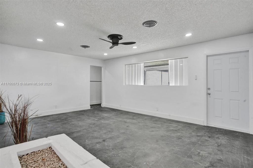 Real estate property located at 6761 Miramar Pkwy, Broward, Miramar Sec 3, Miramar, FL