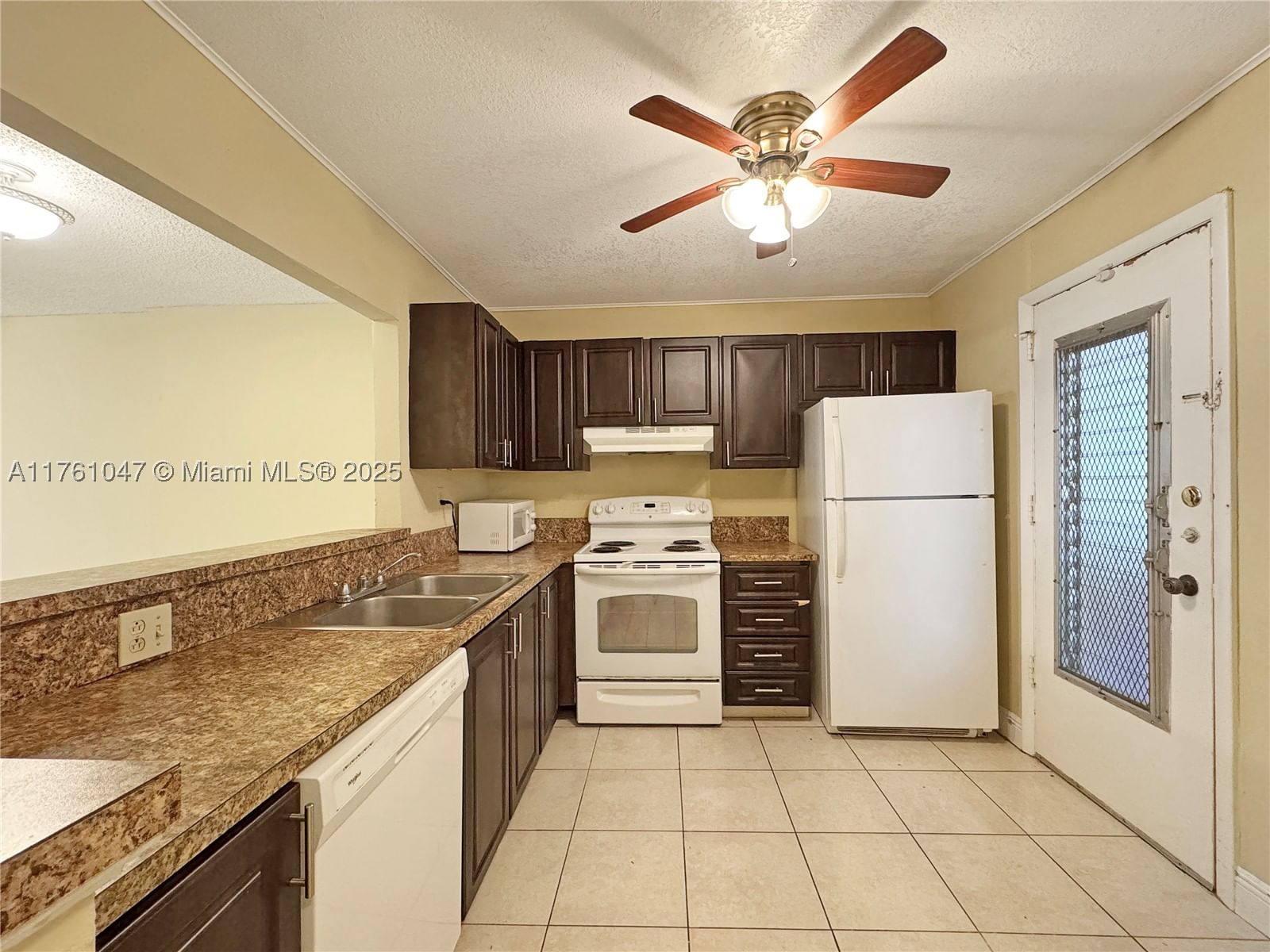 Real estate property located at 410 68th Ave #207, Broward, Polynesian Gardens Condom, Plantation, FL