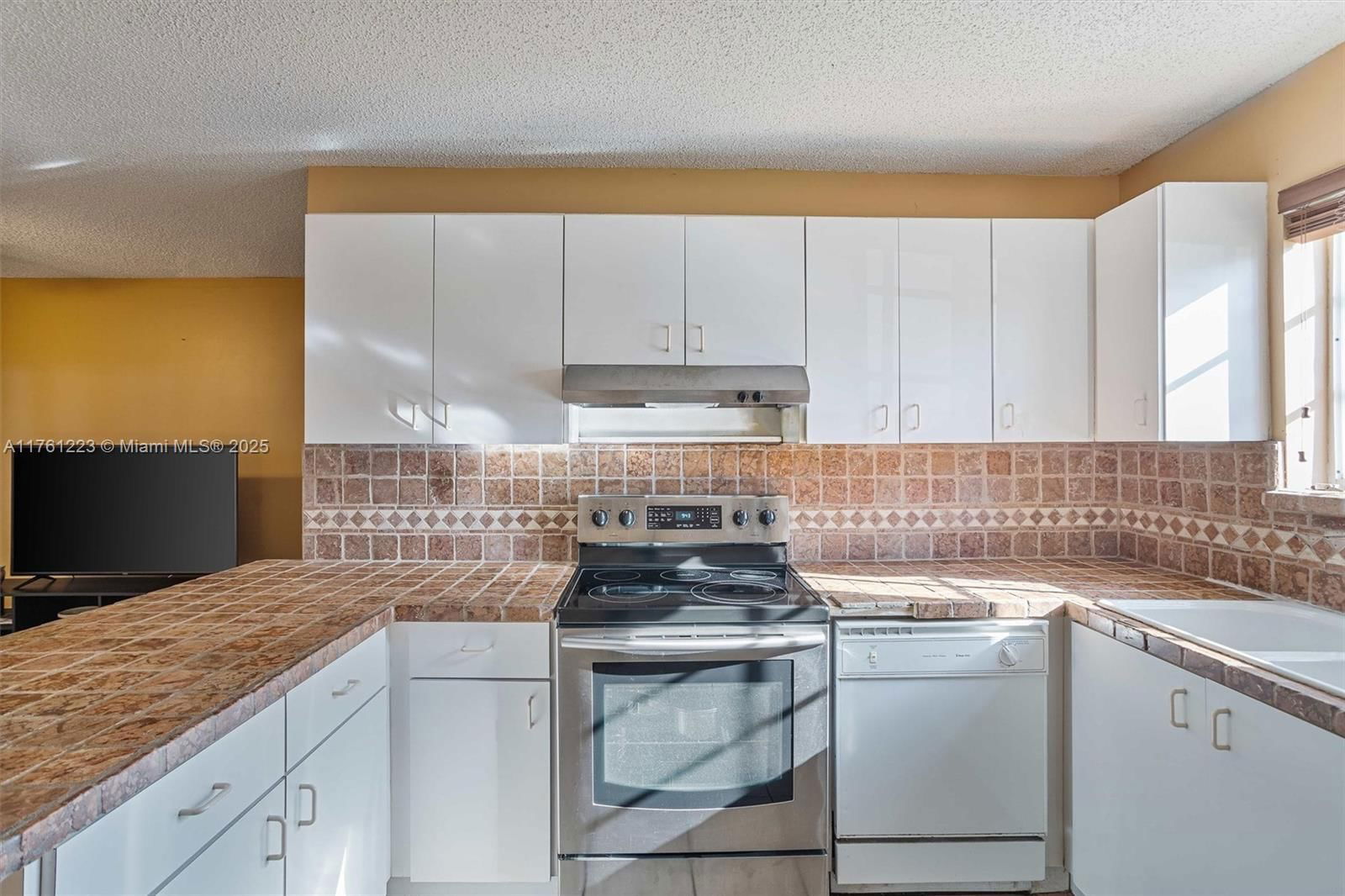 Real estate property located at 18124 154th Ave, Miami-dade, Majestic Estates 1st Addn, Miami, FL