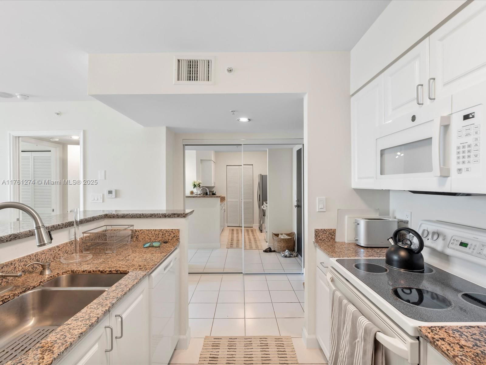 Real estate property located at 90 Alton Rd #2406, Miami-dade, Yacht Club At Portofino C, Miami Beach, FL