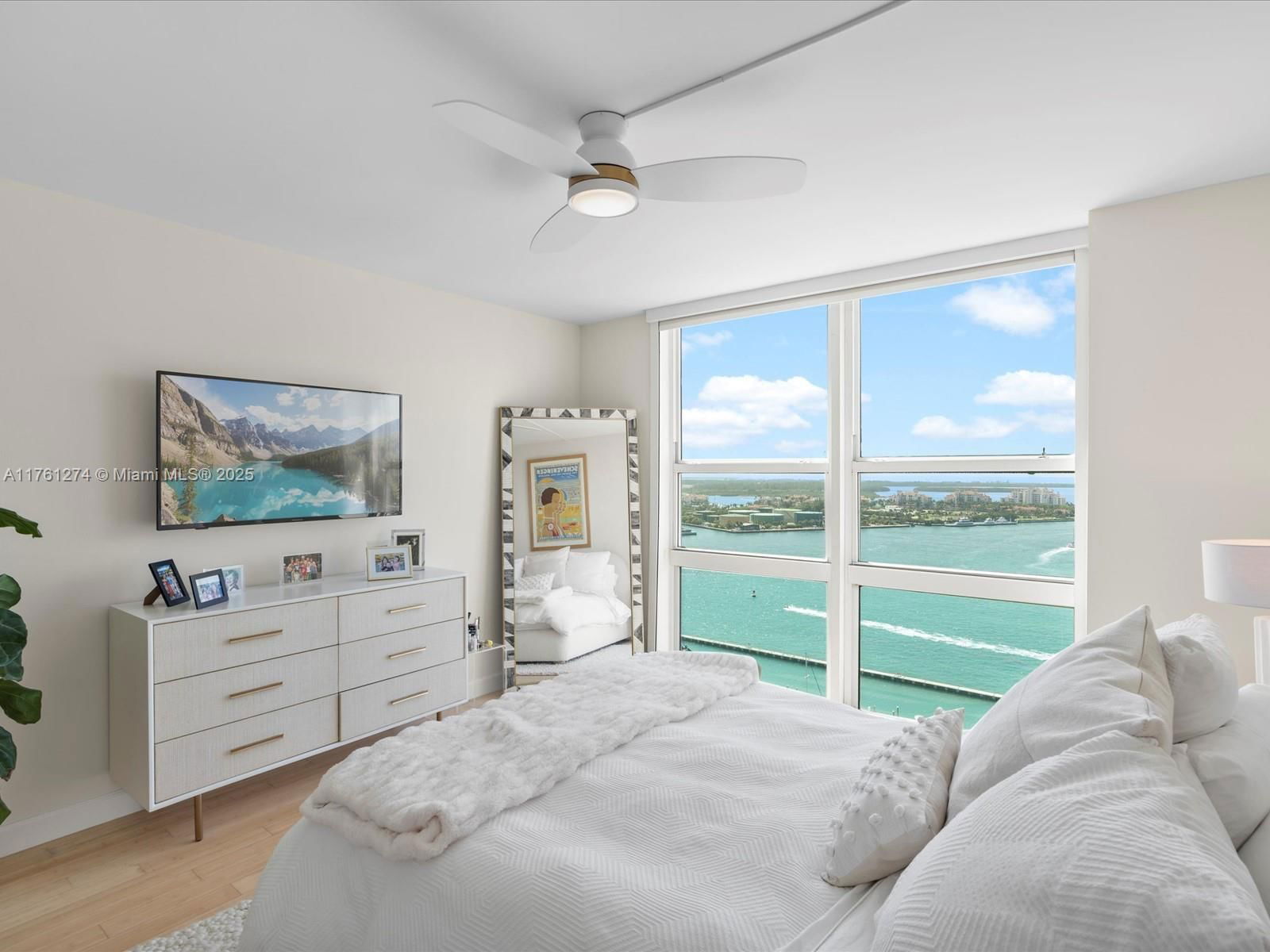 Real estate property located at 90 Alton Rd #2406, Miami-dade, Yacht Club At Portofino C, Miami Beach, FL