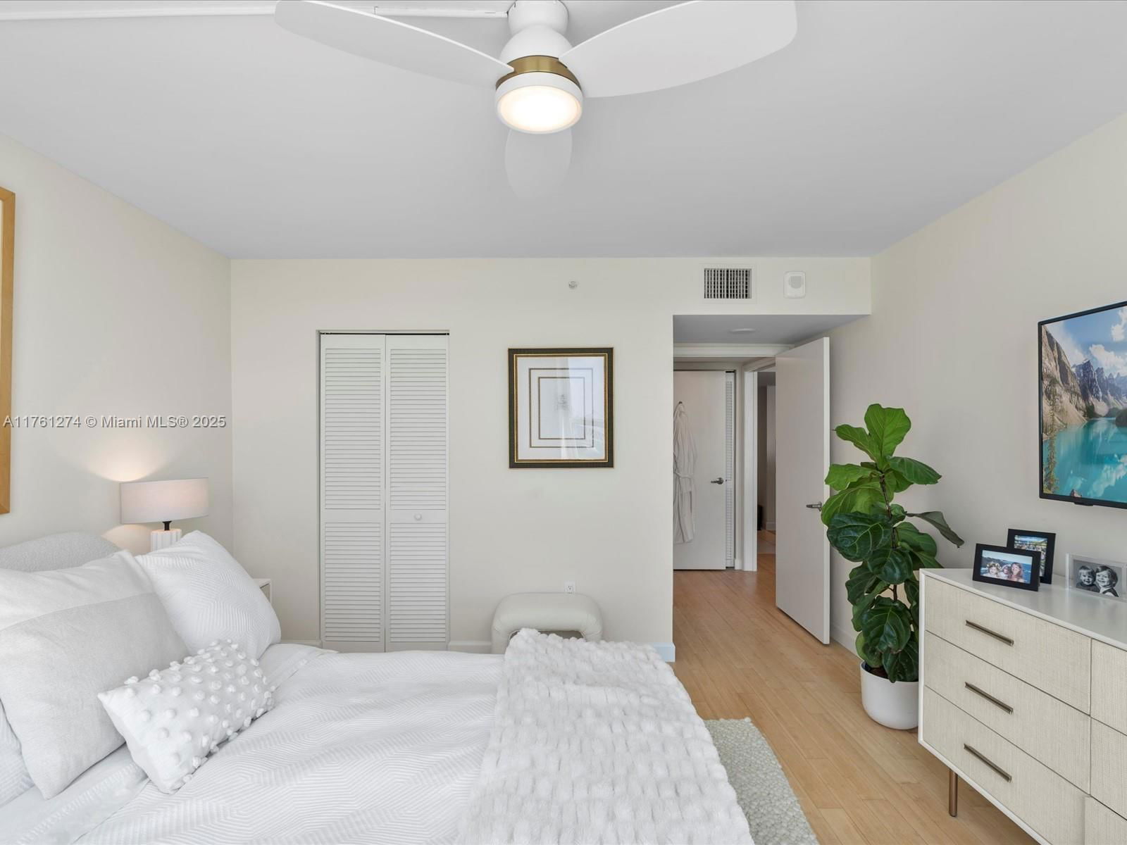 Real estate property located at 90 Alton Rd #2406, Miami-dade, Yacht Club At Portofino C, Miami Beach, FL