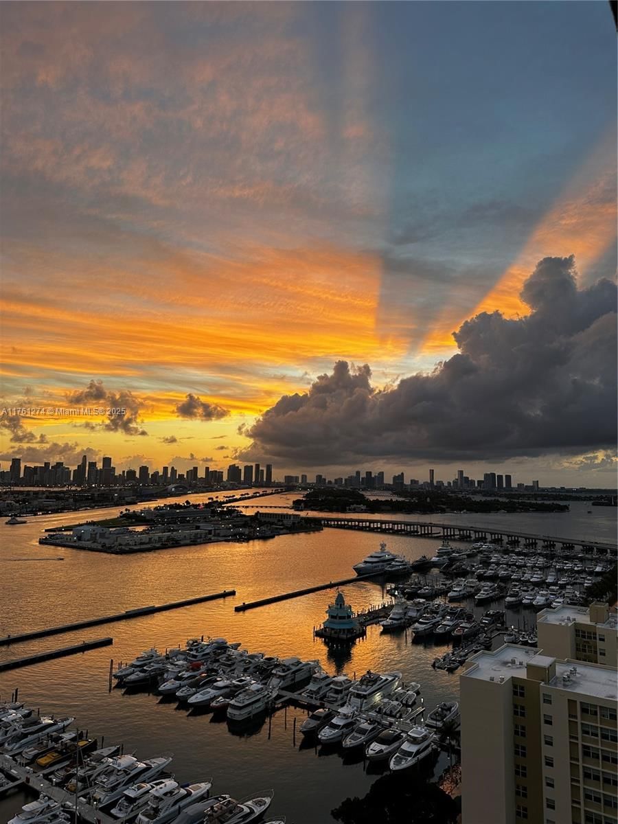 Real estate property located at 90 Alton Rd #2406, Miami-dade, Yacht Club At Portofino C, Miami Beach, FL