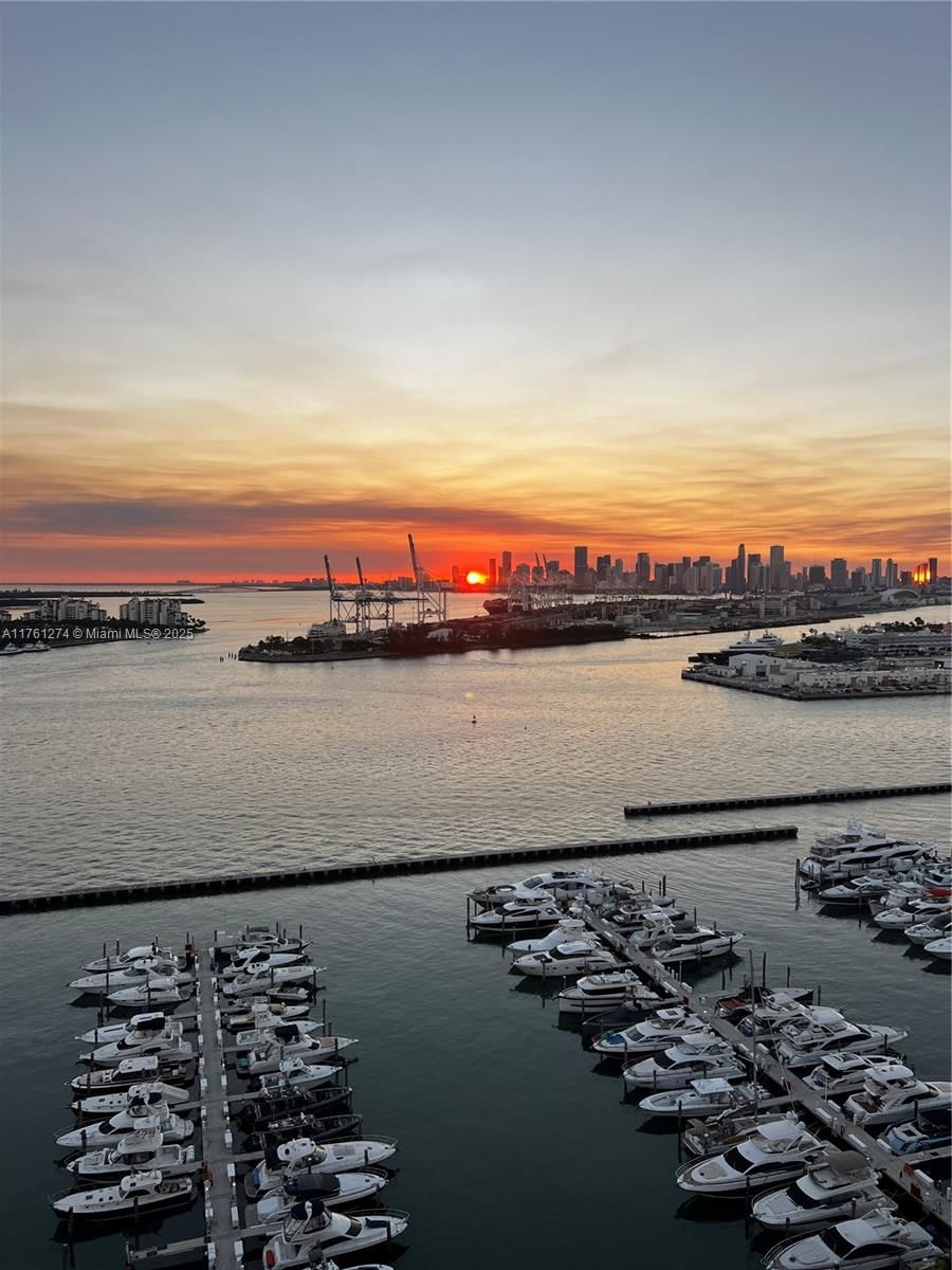 Real estate property located at 90 Alton Rd #2406, Miami-dade, Yacht Club At Portofino C, Miami Beach, FL